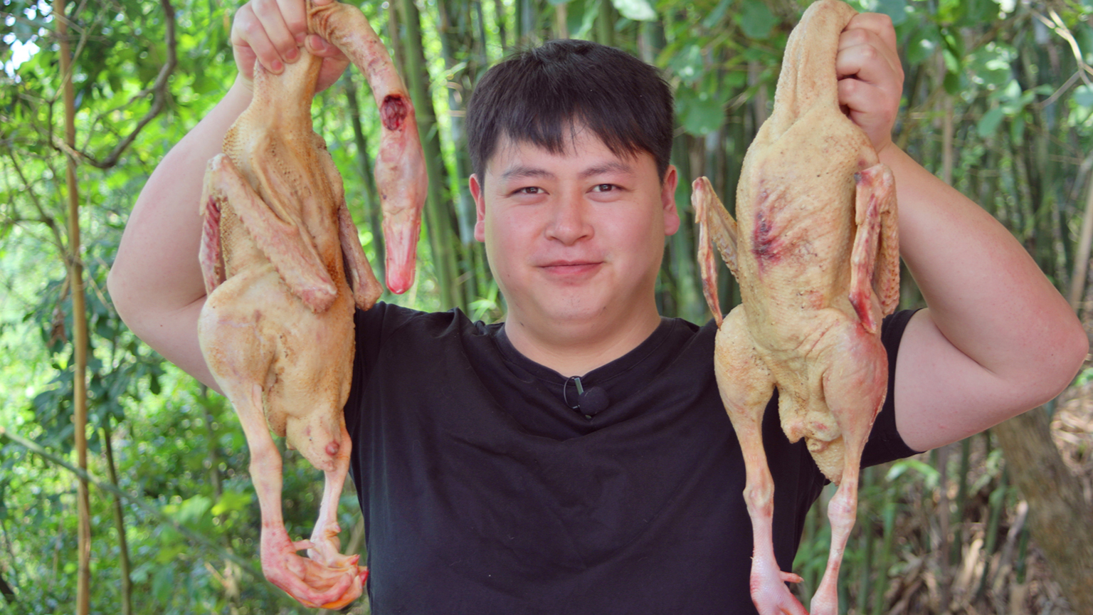 哥哥买2只鹅,三德子1鹅2吃做红烧鹅加鹅肉汤,大口吃肉扒饭过瘾